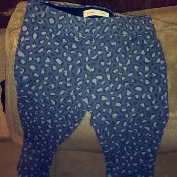 A bunch of clothes - Picture 8 of 8